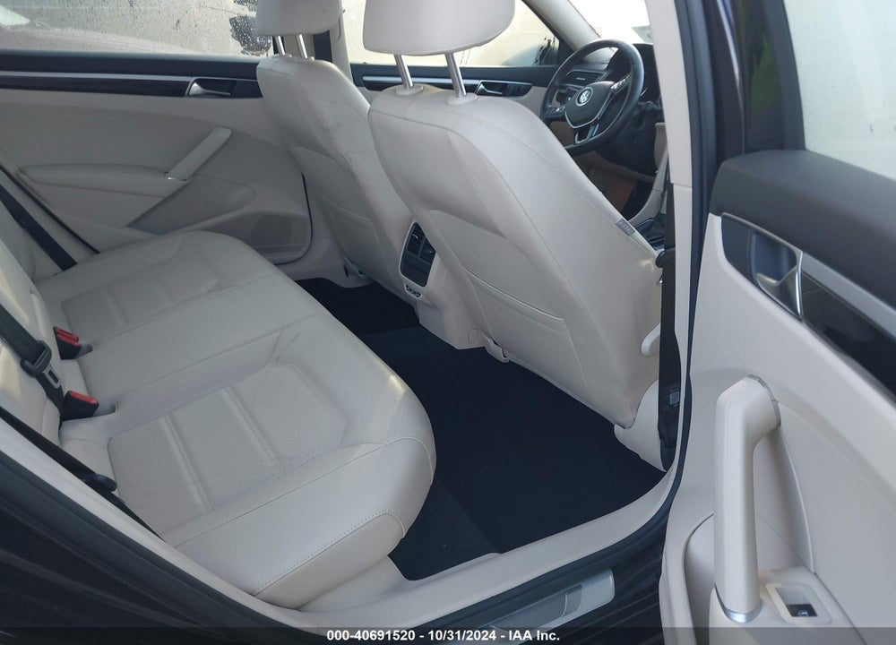 2019 VOLKSWAGEN PASSAT 2.0T SE R-LINE VIN: 1VWMA7A32KC005103