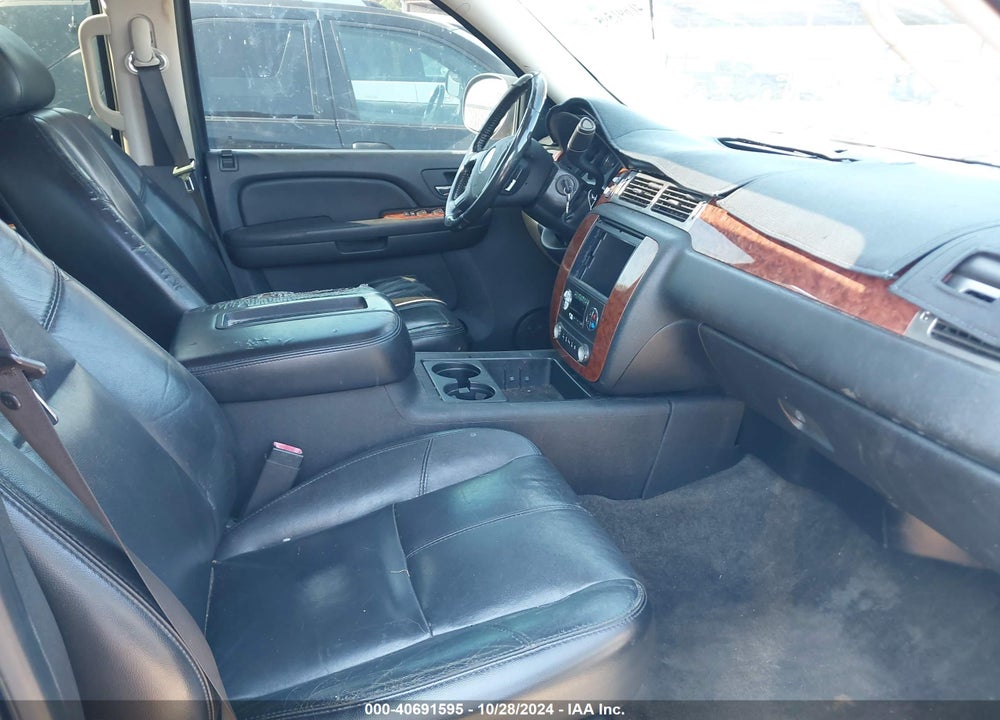 2007 CHEVROLET TAHOE LT VIN: 1GNFC13007R335419