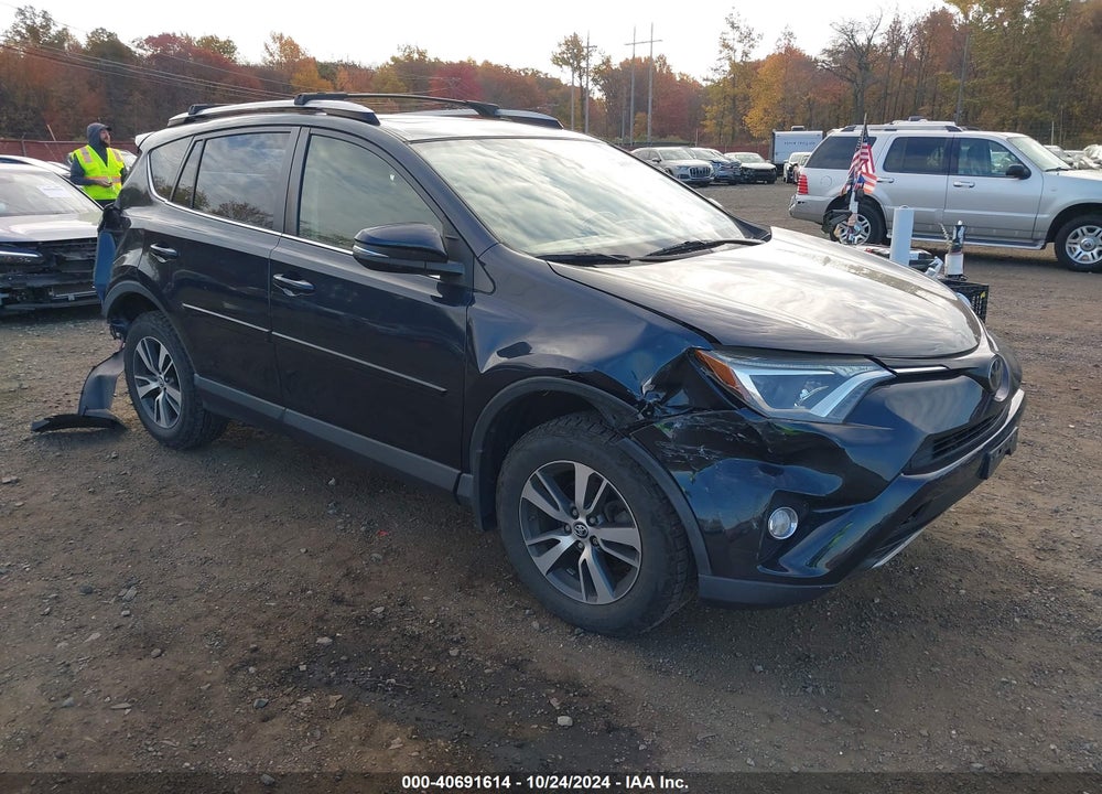 2017 TOYOTA RAV4 XLE VIN: JTMRFREV2HJ168386