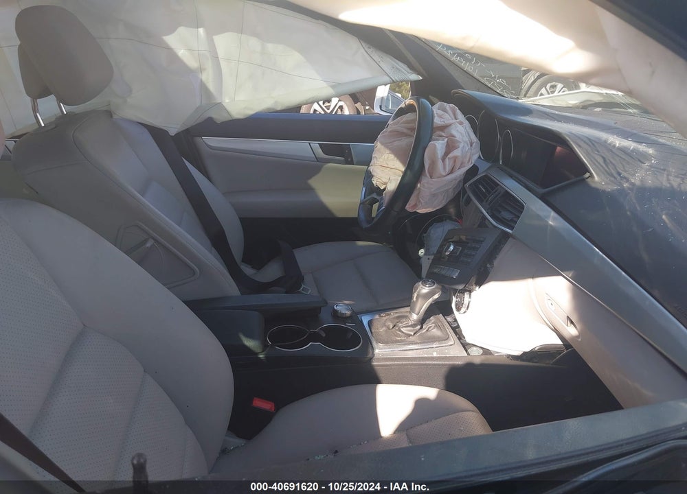 2014 MERCEDES-BENZ C 250 LUXURY/SPORT VIN: WDDGF4HB9EA963156
