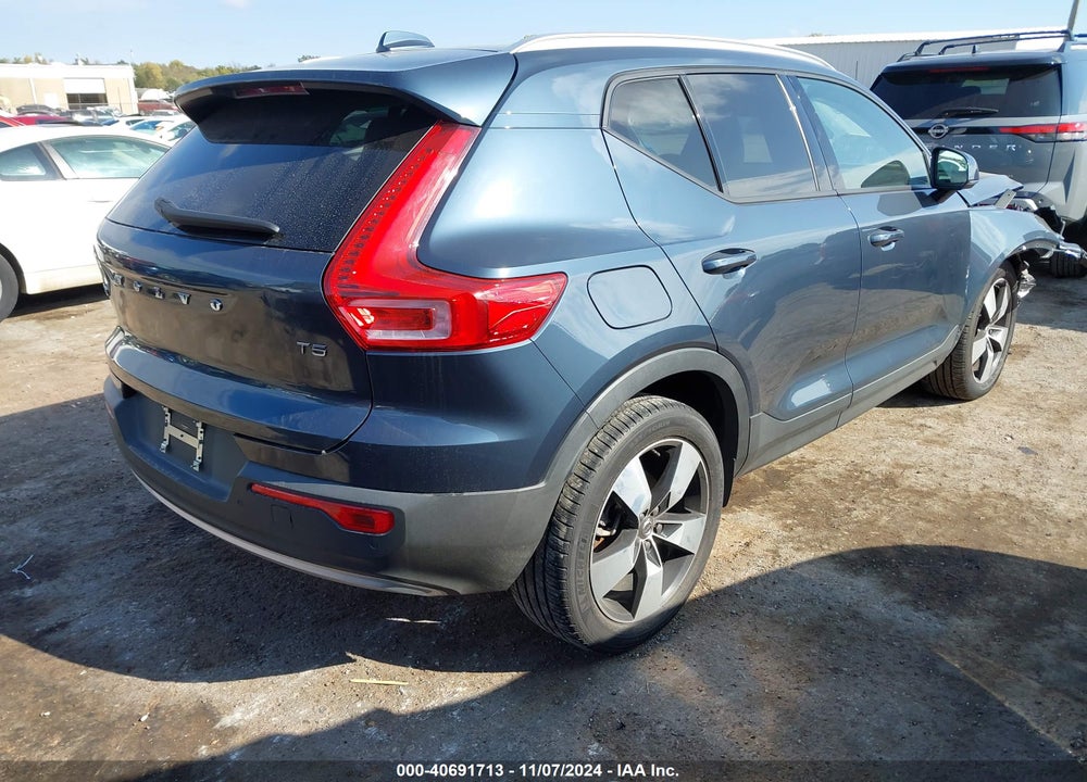 2021 VOLVO XC40 T5 MOMENTUM VIN: YV4162UK0M2396898