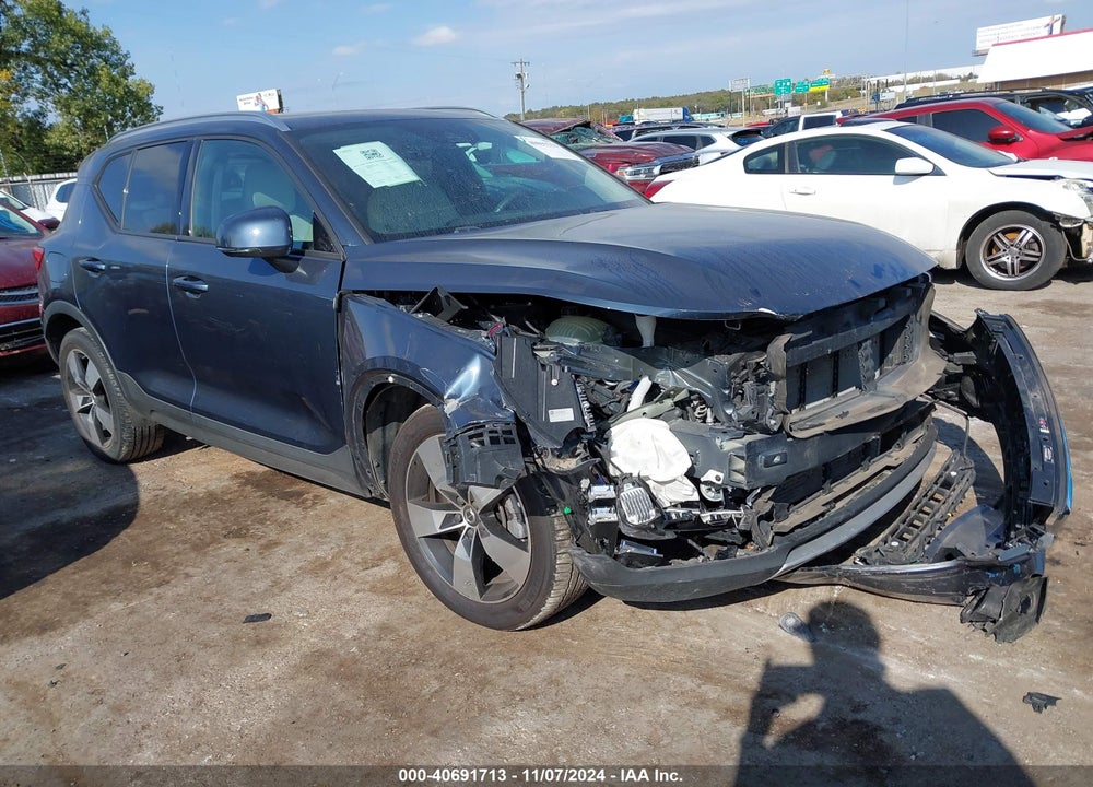 2021 VOLVO XC40 T5 MOMENTUM VIN: YV4162UK0M2396898