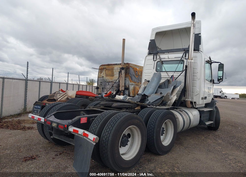 2015 VOLVO VN VNL VIN: 4V4NC9EH6FN186174