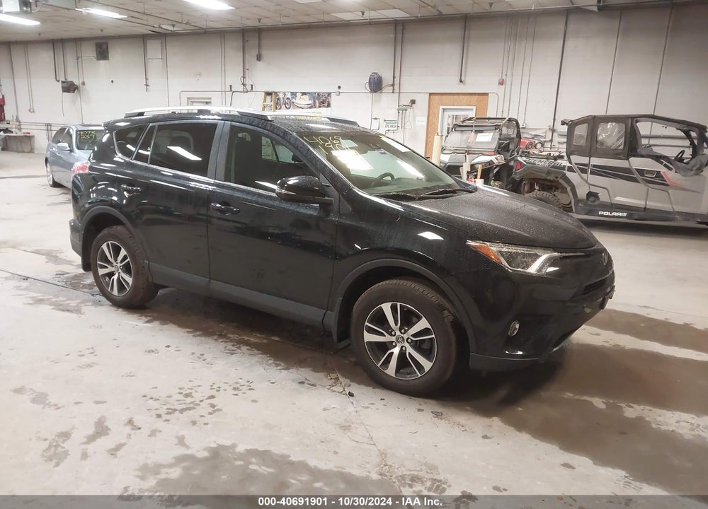 2018 TOYOTA RAV4 ADVENTURE/XLE VIN: 2T3RFREV9JW771424