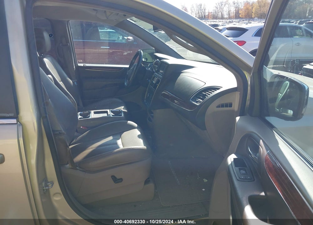 2011 CHRYSLER TOWN & COUNTRY TOURING-L VIN: 2A4RR8DG3BR704957