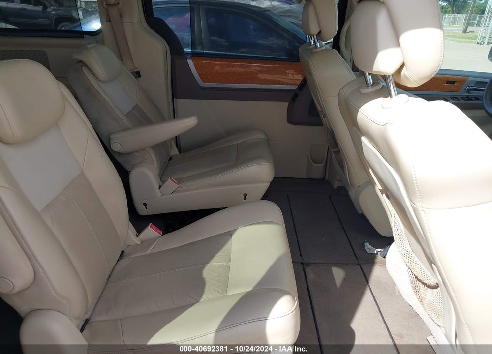 2010 CHRYSLER TOWN & COUNTRY NEW LIMITED VIN: 2A4RR7DX6AR399480