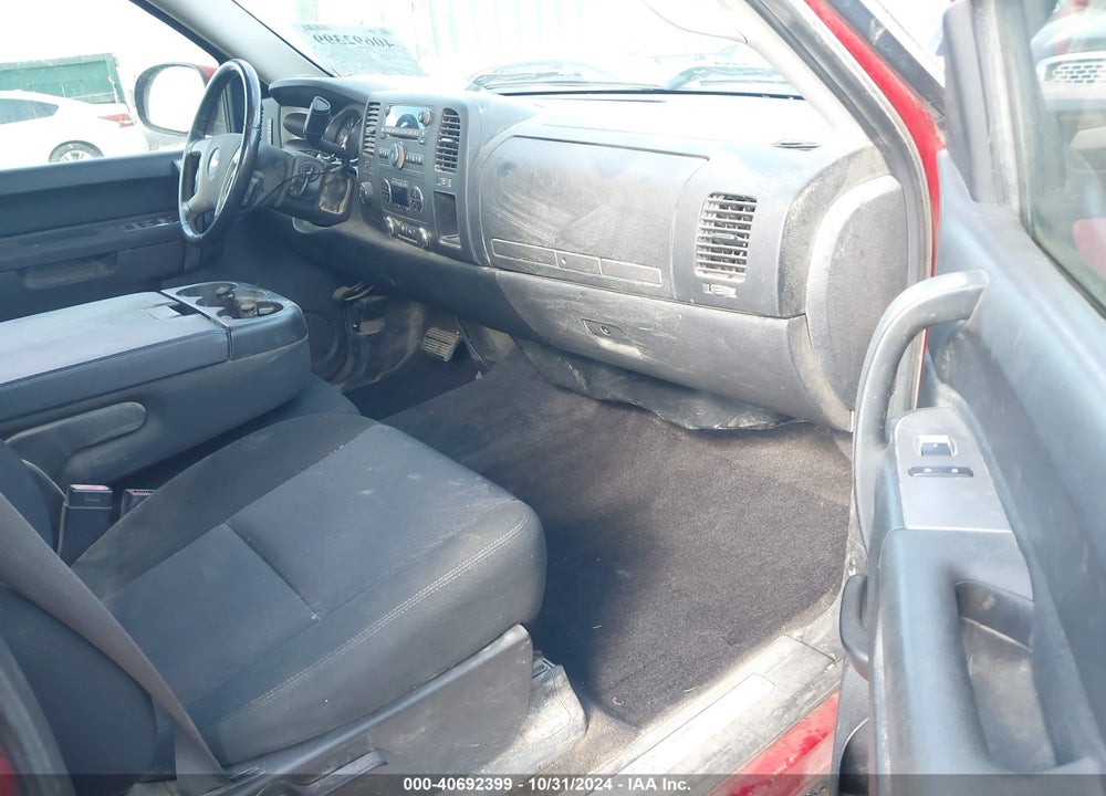 2011 CHEVROLET SILVERADO 1500 LT VIN: 3GCPKSE30BG307478