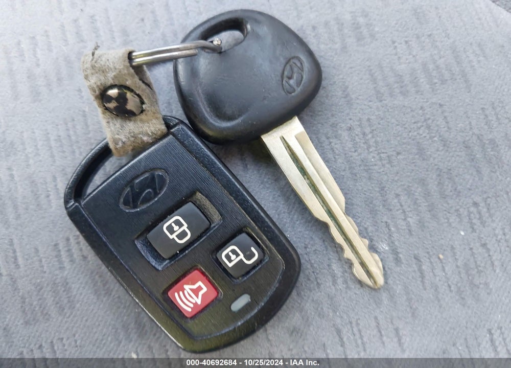 2004 HYUNDAI ELANTRA GLS/GT VIN: KMHDN46D84U749465