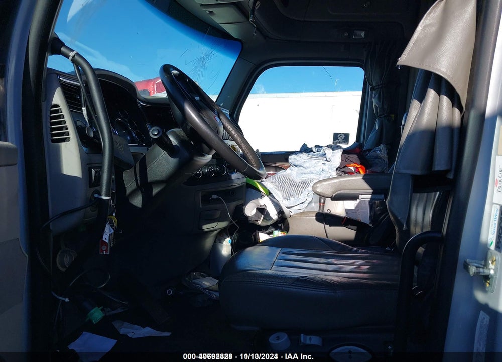 2020 PETERBILT 579 VIN: 1XPBDP9X0LD673646