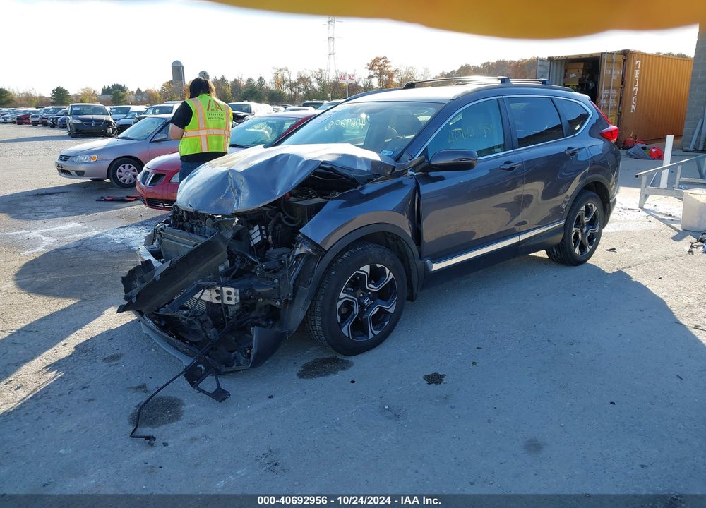 2018 HONDA CR-V TOURING VIN: 7FARW2H98JE093880
