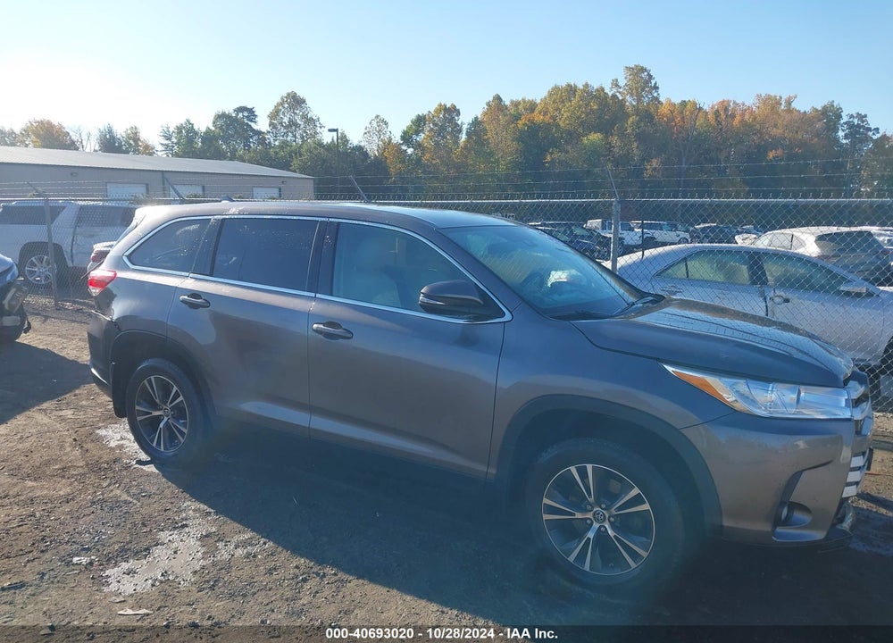 2019 TOYOTA HIGHLANDER LE PLUS VIN: 5TDBZRFH0KS730099