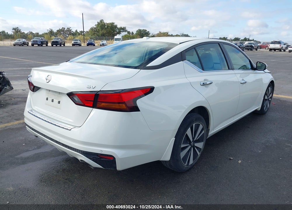 2022 NISSAN ALTIMA SV FWD VIN: 1N4BL4DV4NN352592