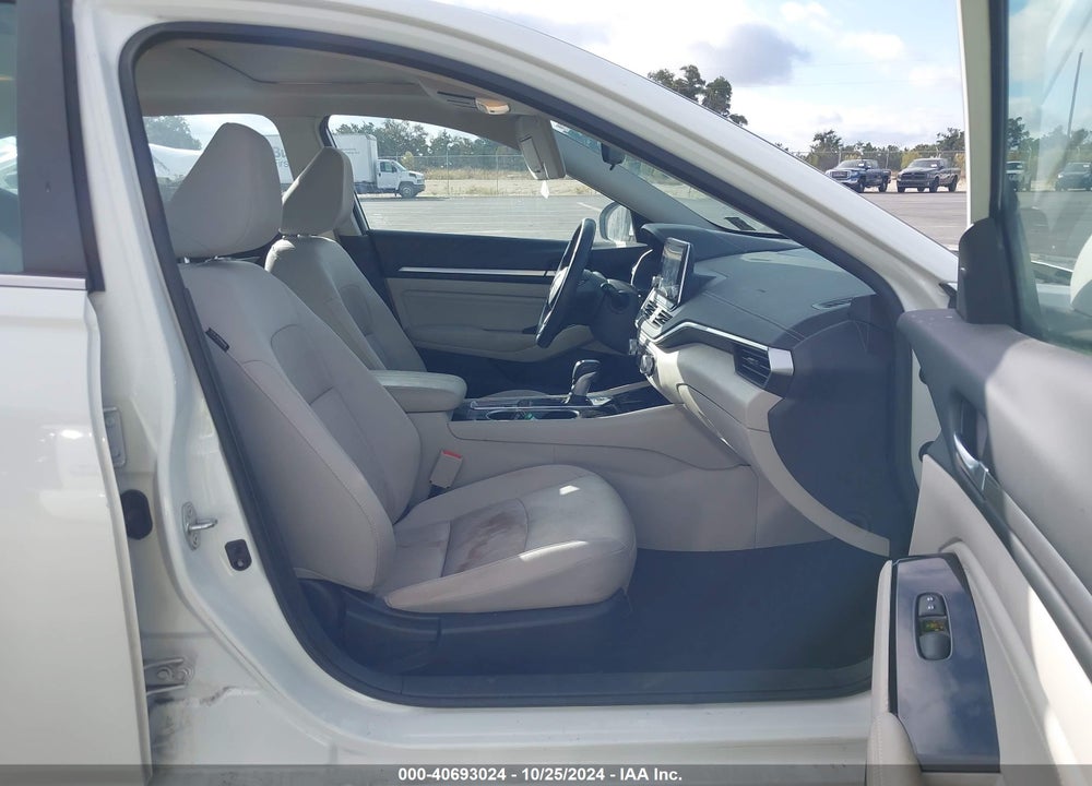 2022 NISSAN ALTIMA SV FWD VIN: 1N4BL4DV4NN352592
