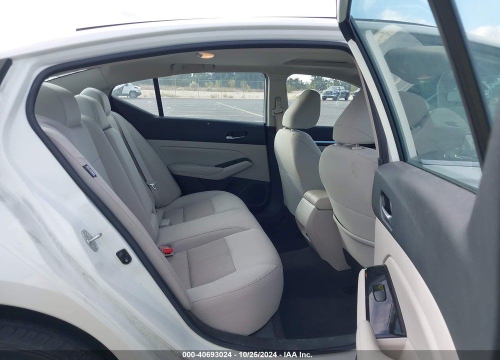 2022 NISSAN ALTIMA SV FWD VIN: 1N4BL4DV4NN352592