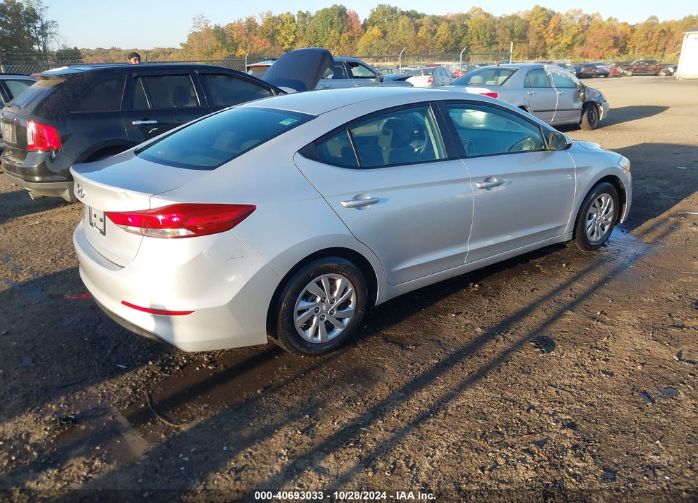 2018 HYUNDAI ELANTRA SE VIN: KMHD74LF8JU455477