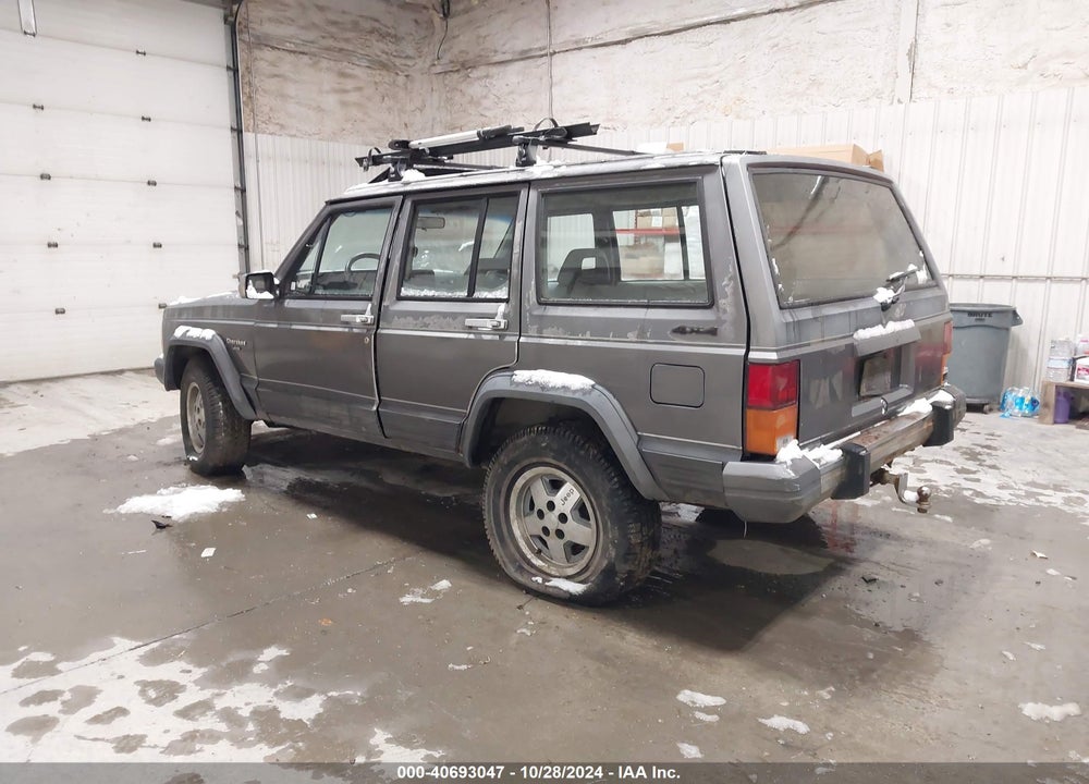 1988 JEEP CHEROKEE LAREDO VIN: 1JCML7842JT061129