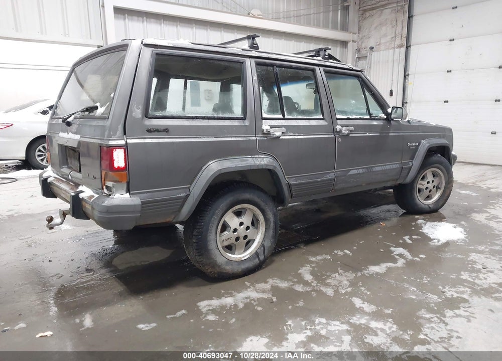 1988 JEEP CHEROKEE LAREDO VIN: 1JCML7842JT061129