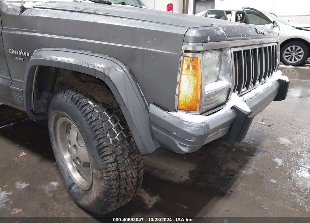 1988 JEEP CHEROKEE LAREDO VIN: 1JCML7842JT061129