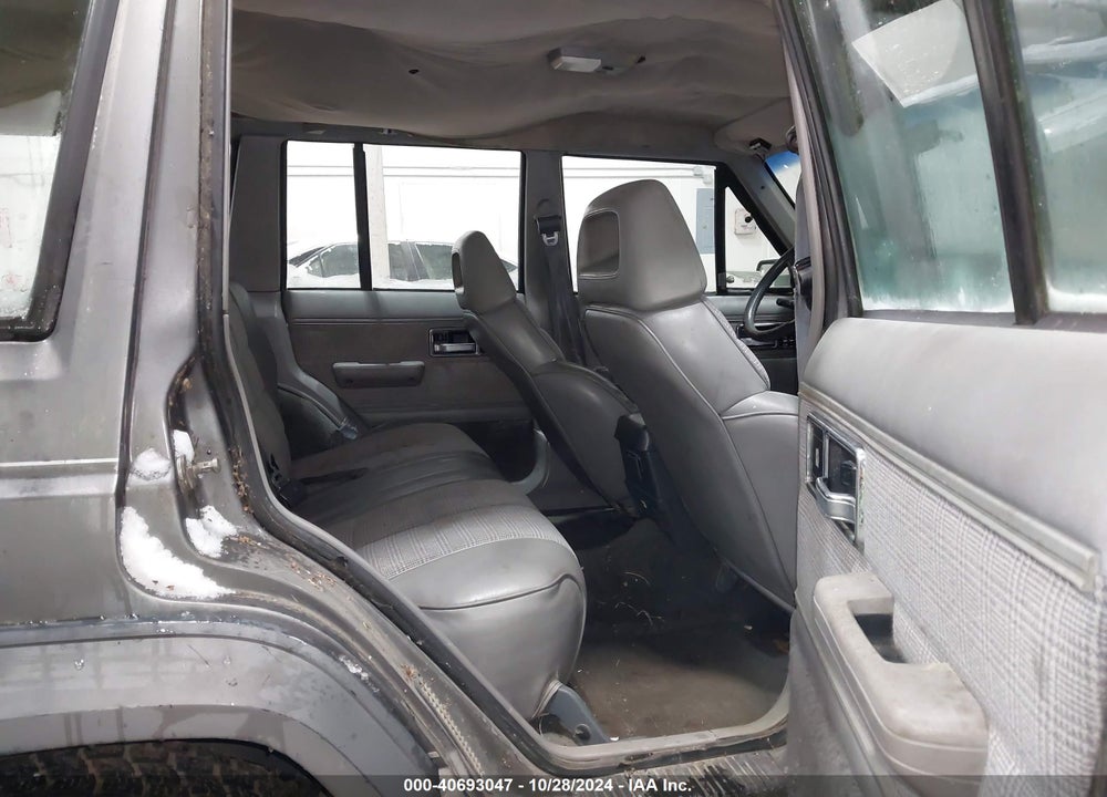 1988 JEEP CHEROKEE LAREDO VIN: 1JCML7842JT061129