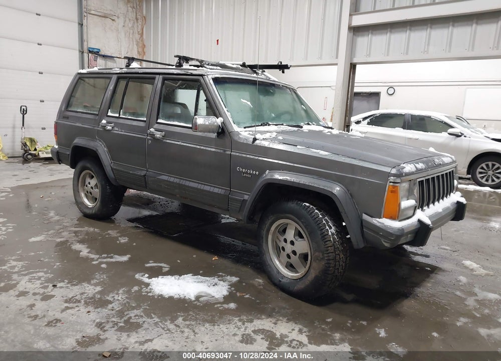 1988 JEEP CHEROKEE LAREDO VIN: 1JCML7842JT061129