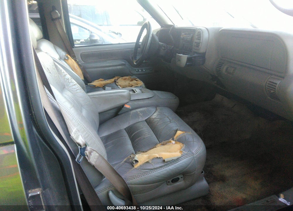 1999 CHEVROLET SUBURBAN 1500 LT VIN: 3GNEC16RXXG221224