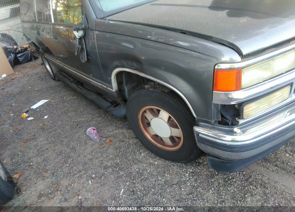 1999 CHEVROLET SUBURBAN 1500 LT VIN: 3GNEC16RXXG221224