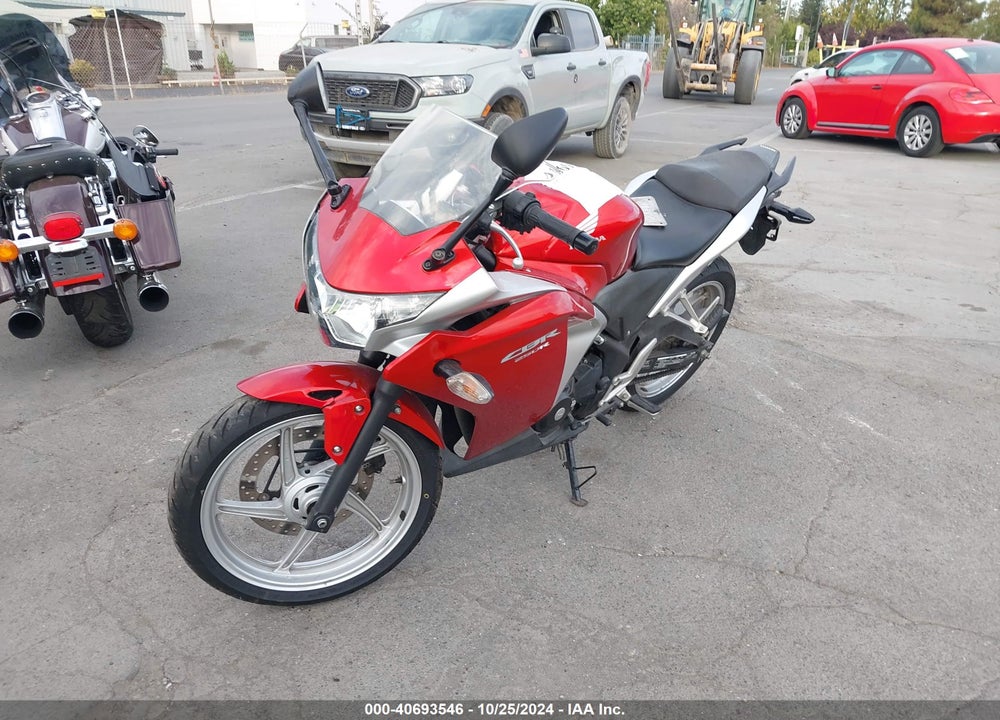 2011 HONDA CBR250 R VIN: MLHMC4113B5002206