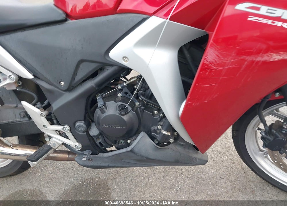 2011 HONDA CBR250 R VIN: MLHMC4113B5002206