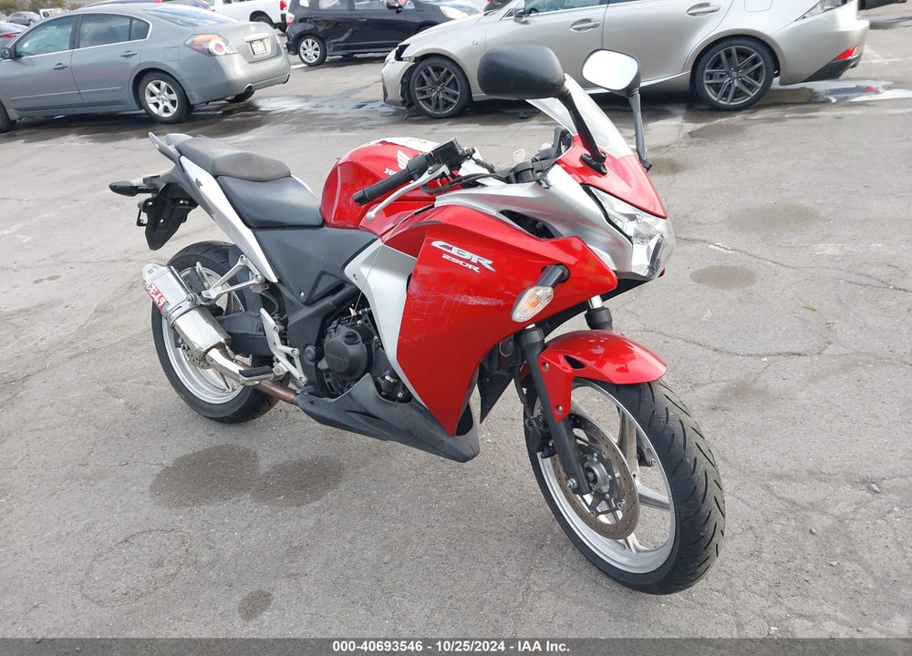 2011 HONDA CBR250 R VIN: MLHMC4113B5002206