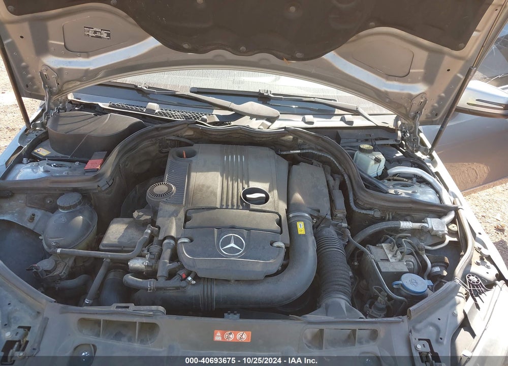 2013 MERCEDES-BENZ C 250 LUXURY/SPORT VIN: WDDGF4HB0DR261551