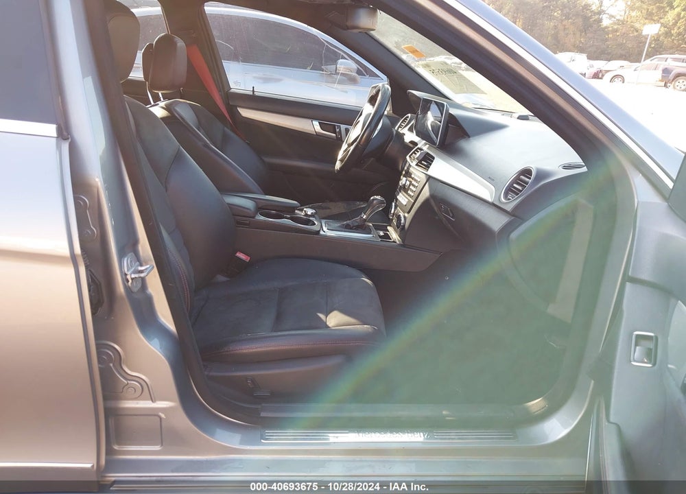 2013 MERCEDES-BENZ C 250 LUXURY/SPORT VIN: WDDGF4HB0DR261551