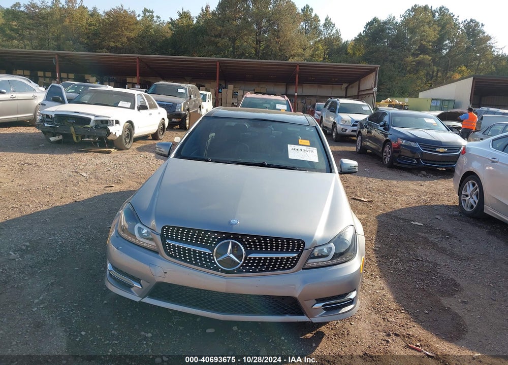 2013 MERCEDES-BENZ C 250 LUXURY/SPORT VIN: WDDGF4HB0DR261551