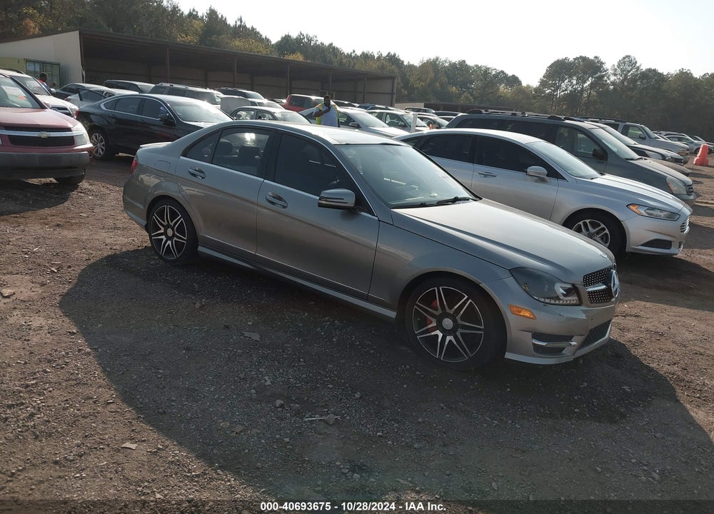 2013 MERCEDES-BENZ C 250 LUXURY/SPORT VIN: WDDGF4HB0DR261551
