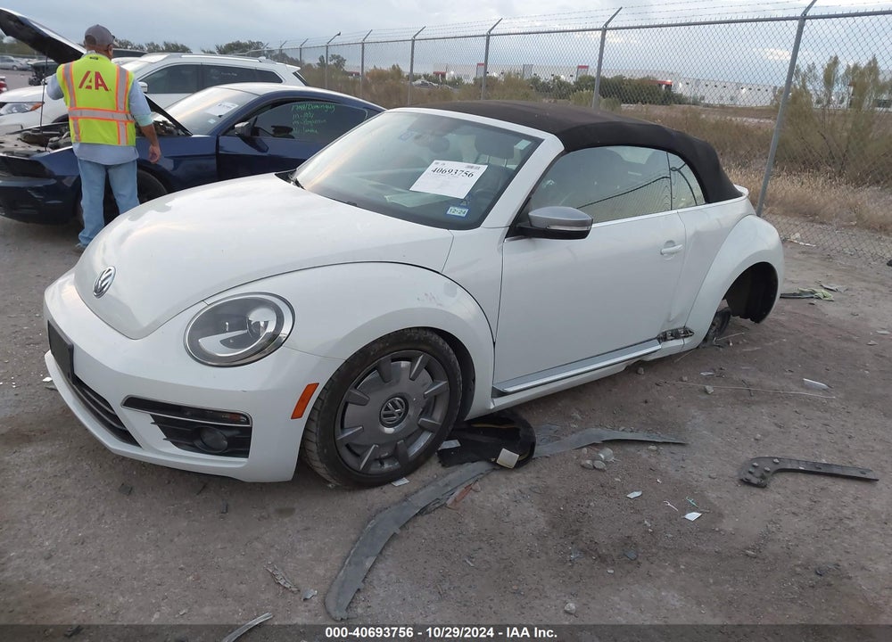 2014 VOLKSWAGEN BEETLE VIN: 3VW5L7AT6EM818039