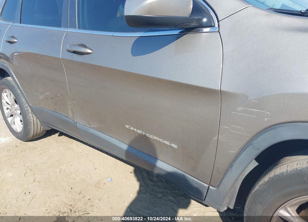 2019 JEEP CHEROKEE LATITUDE FWD VIN: 1C4PJLCB1KD312690