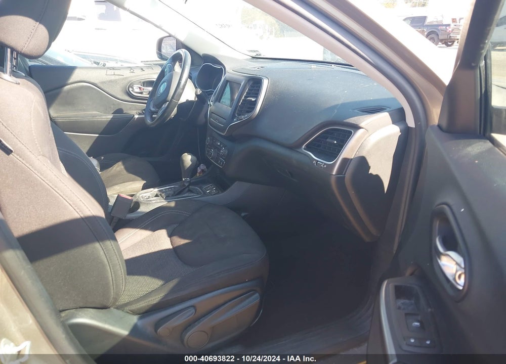 2019 JEEP CHEROKEE LATITUDE FWD VIN: 1C4PJLCB1KD312690