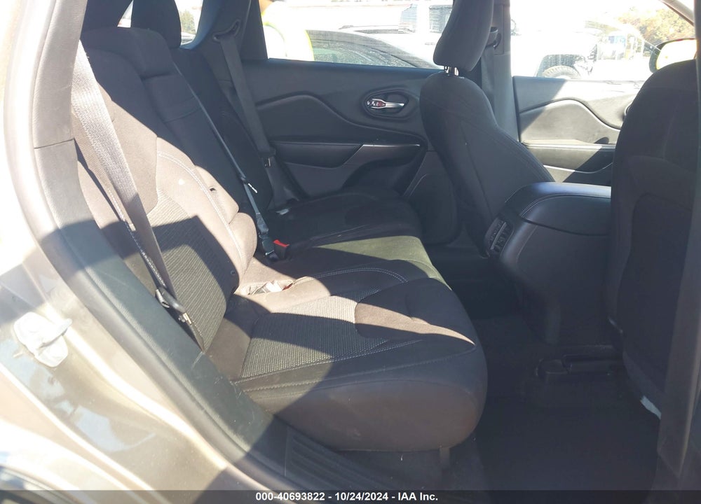 2019 JEEP CHEROKEE LATITUDE FWD VIN: 1C4PJLCB1KD312690