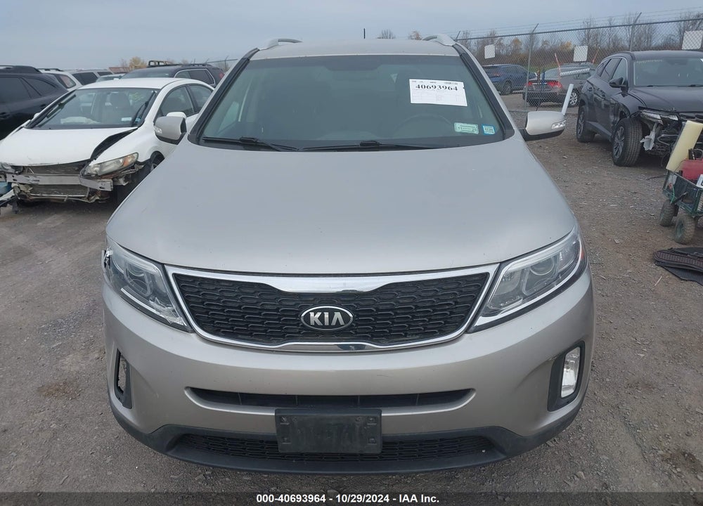 2014 KIA SORENTO LX VIN: 5XYKTCA68EG523465