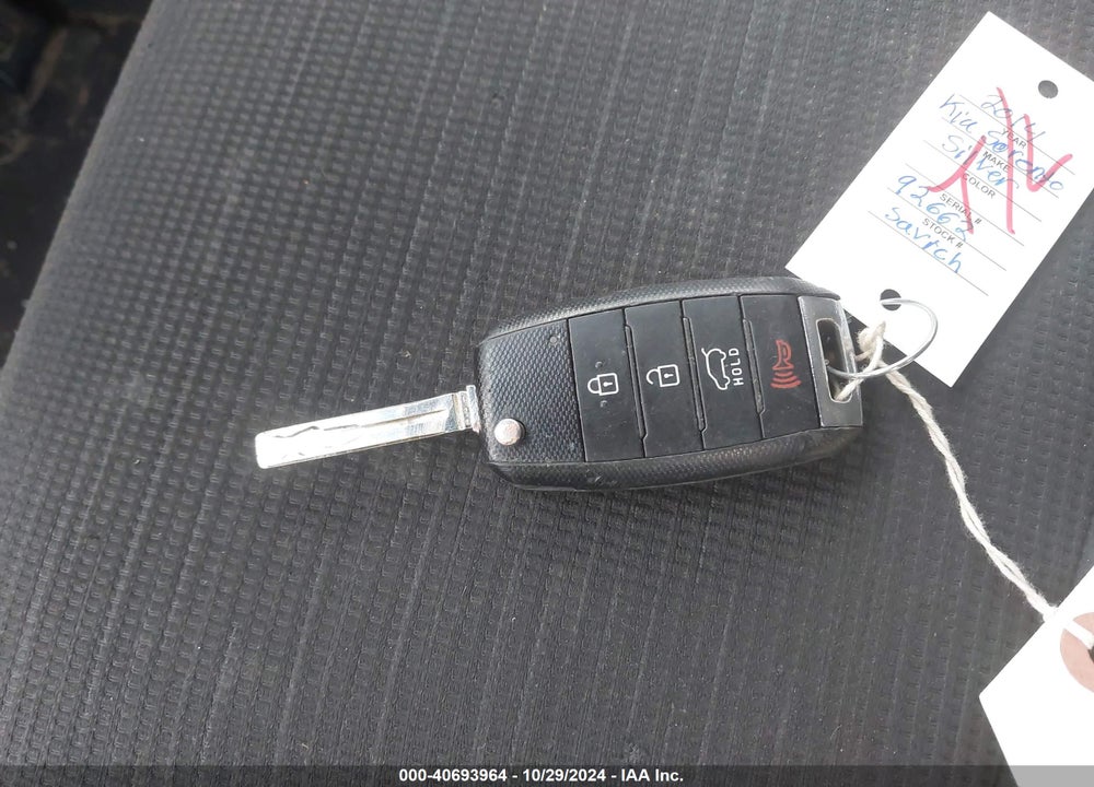2014 KIA SORENTO LX VIN: 5XYKTCA68EG523465