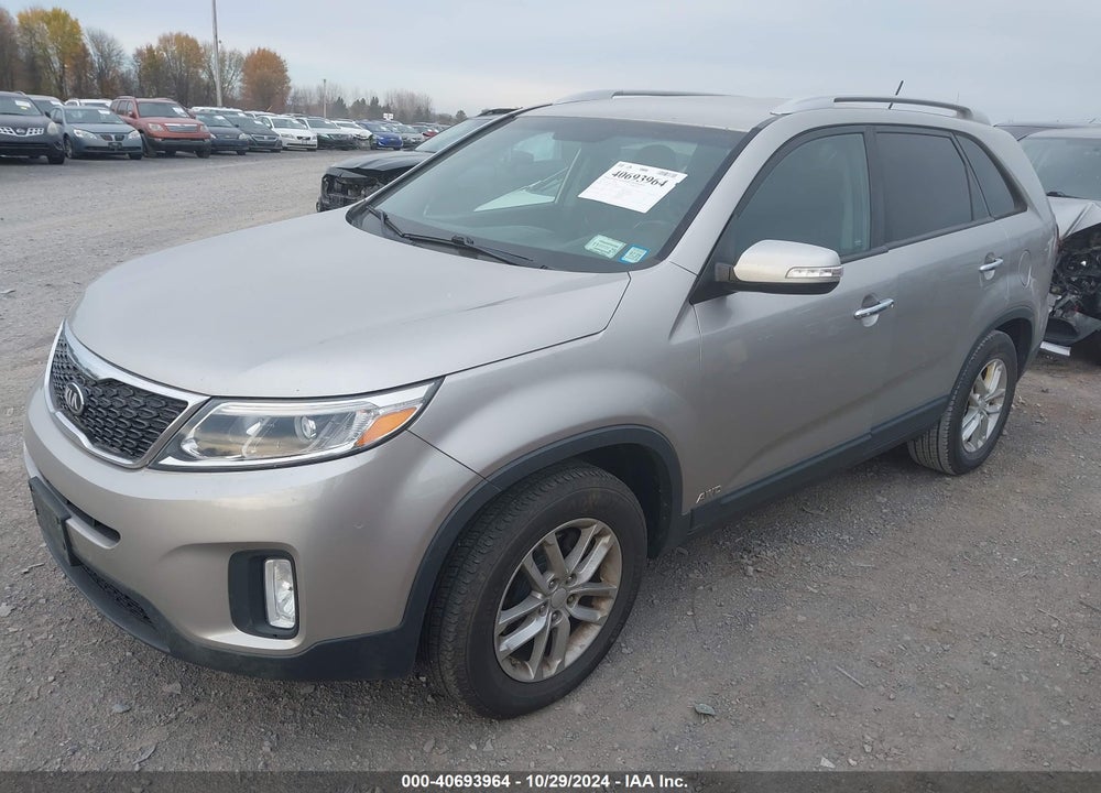 2014 KIA SORENTO LX VIN: 5XYKTCA68EG523465