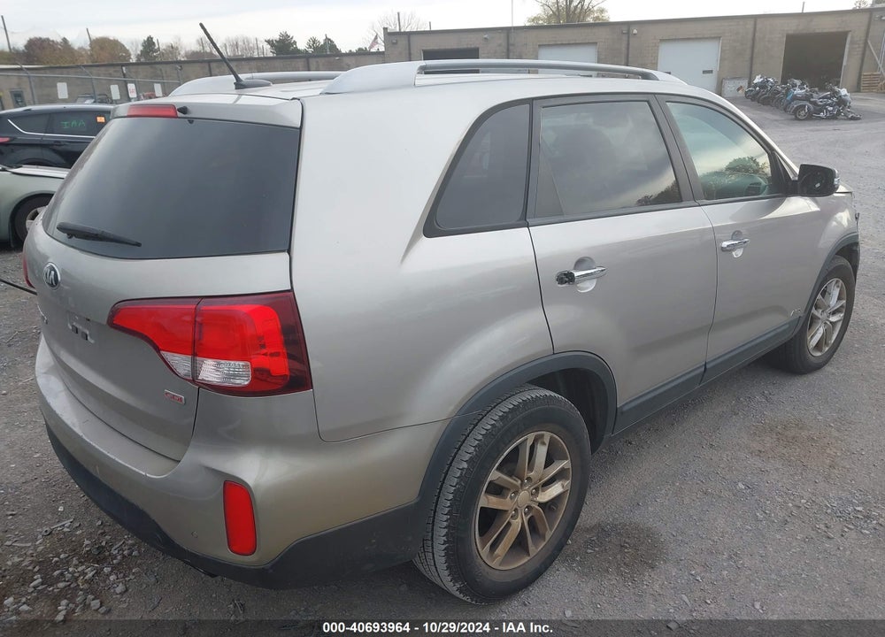 2014 KIA SORENTO LX VIN: 5XYKTCA68EG523465