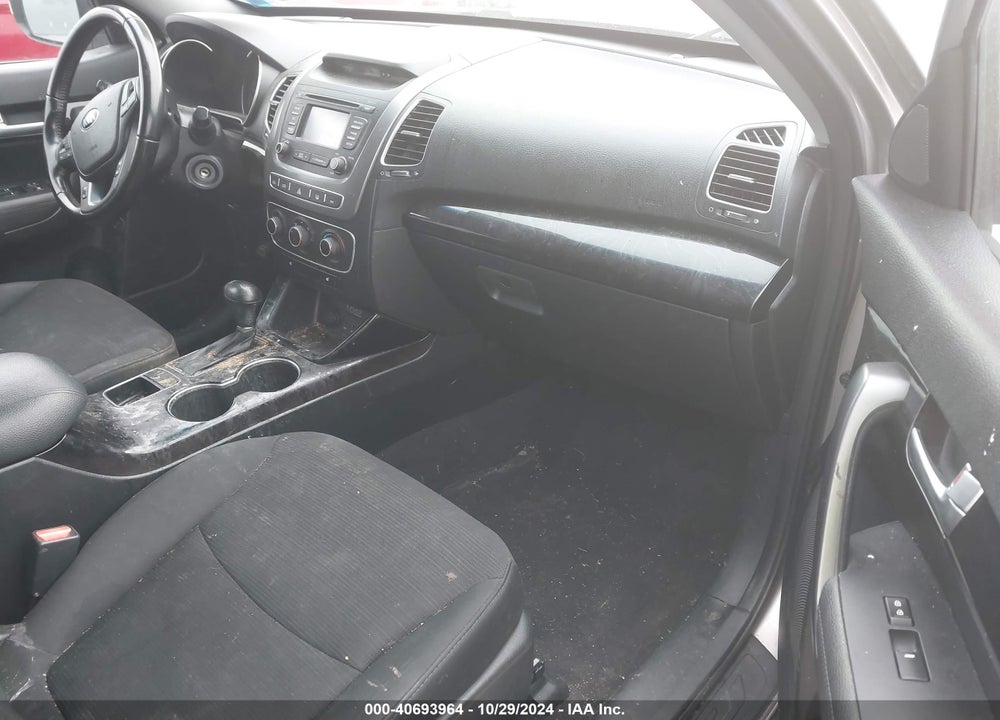 2014 KIA SORENTO LX VIN: 5XYKTCA68EG523465
