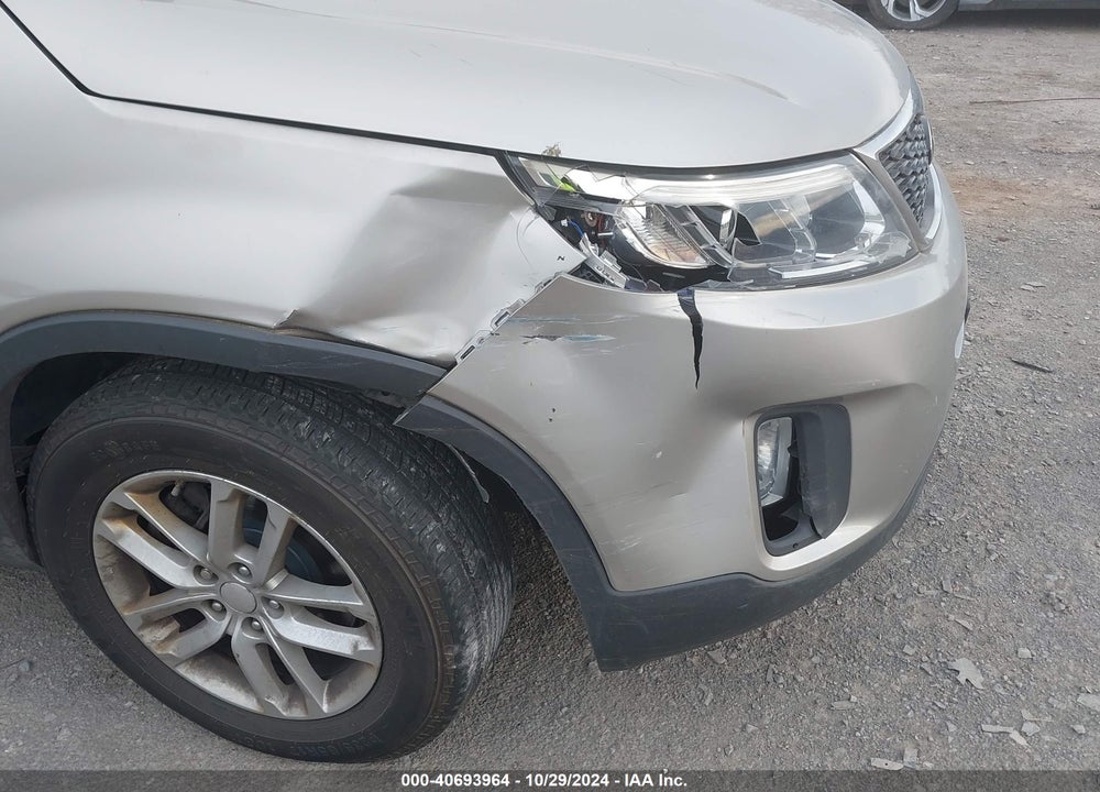 2014 KIA SORENTO LX VIN: 5XYKTCA68EG523465