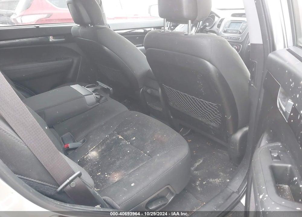 2014 KIA SORENTO LX VIN: 5XYKTCA68EG523465