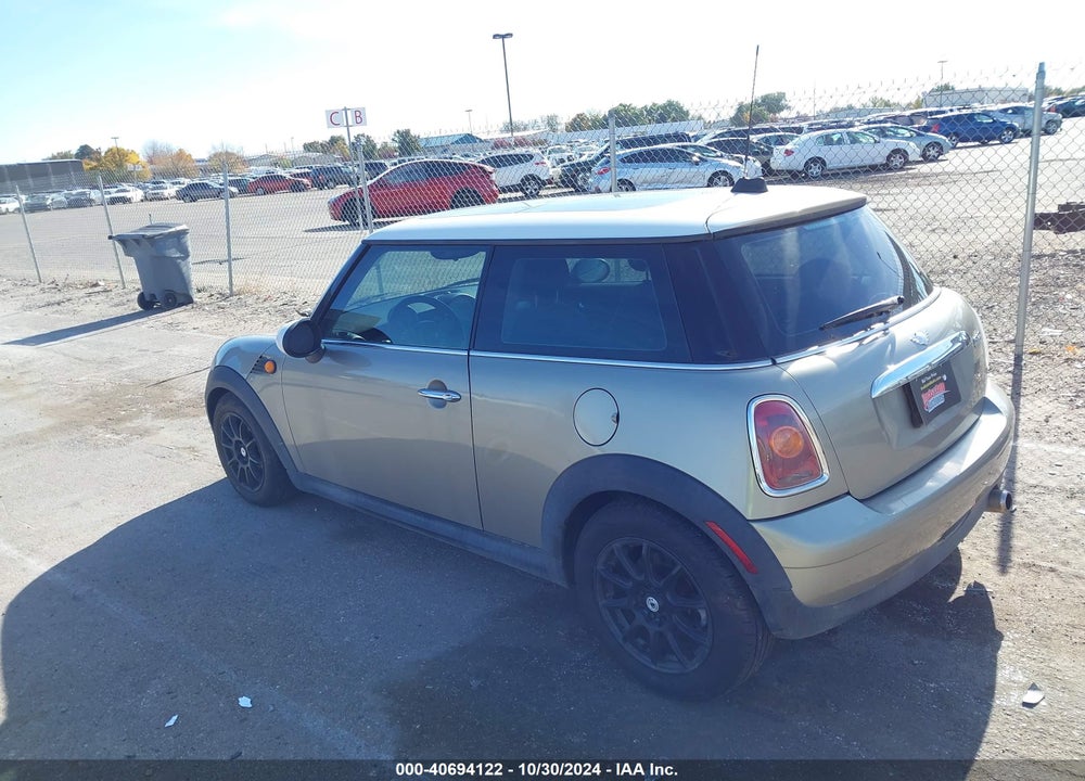 2008 MINI COOPER VIN: WMWMF335X8TT67939