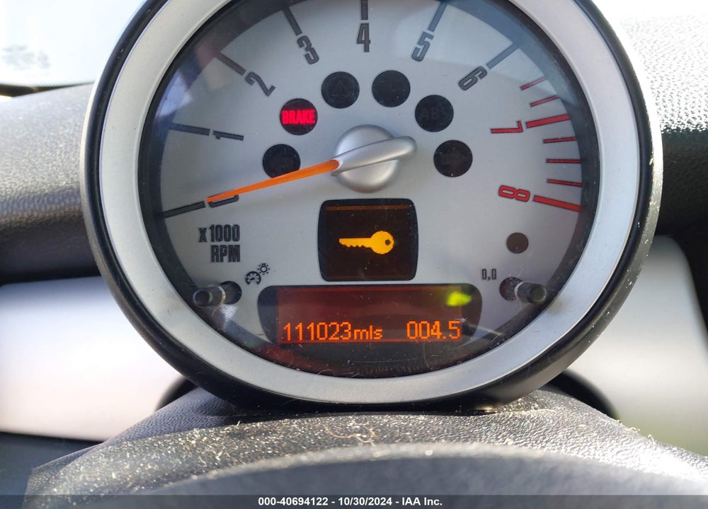 2008 MINI COOPER VIN: WMWMF335X8TT67939