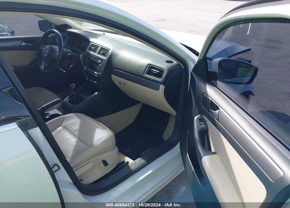 2014 VOLKSWAGEN JETTA 2.0L TDI VIN: 3VW3L7AJXEM427420