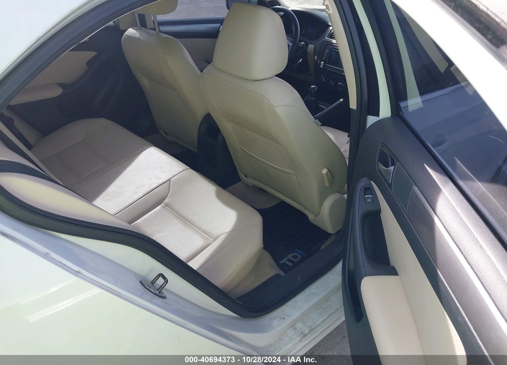 2014 VOLKSWAGEN JETTA 2.0L TDI VIN: 3VW3L7AJXEM427420