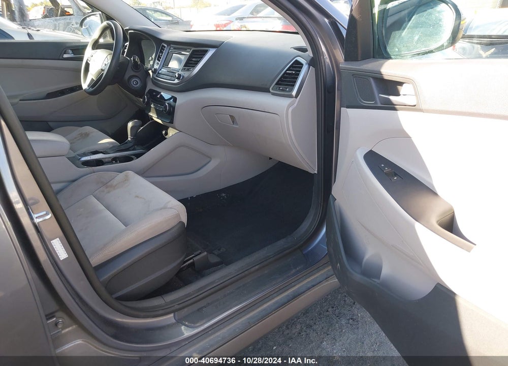 2016 HYUNDAI TUCSON SE VIN: KM8J3CA40GU179461