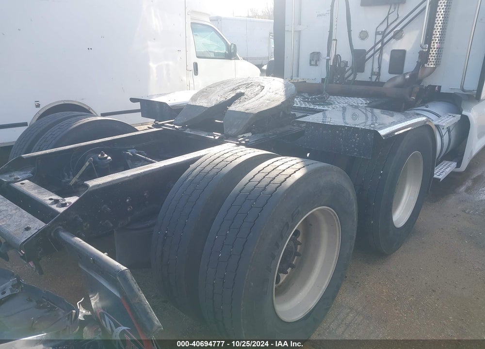 2018 KENWORTH T680 VIN: 1XKYDP9X8JJ180909